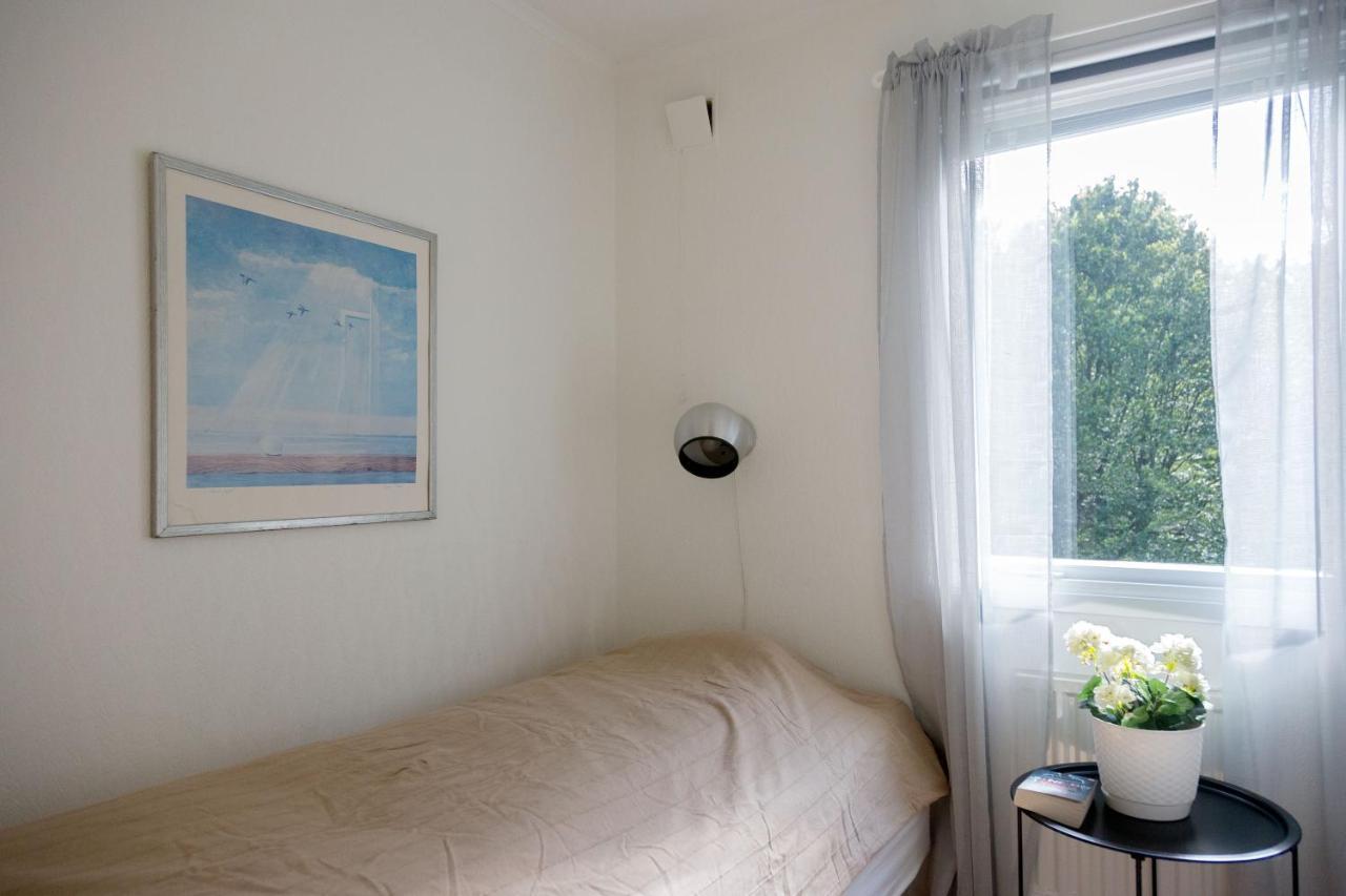 Very Nice Cottage By The Lake. Lursjoen! Hästveda Exterior foto